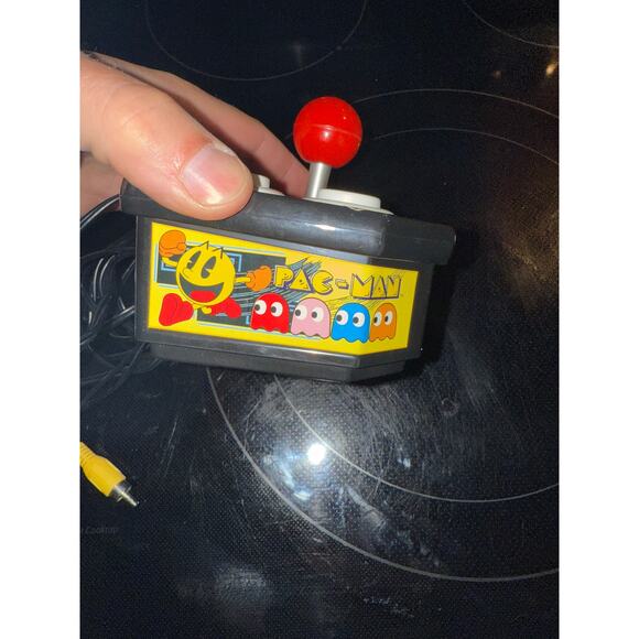 Jakks Pacific 2008 PAC-Man Plug and Play 12 in 1 TV Video Arcade - Picture 4 of 9